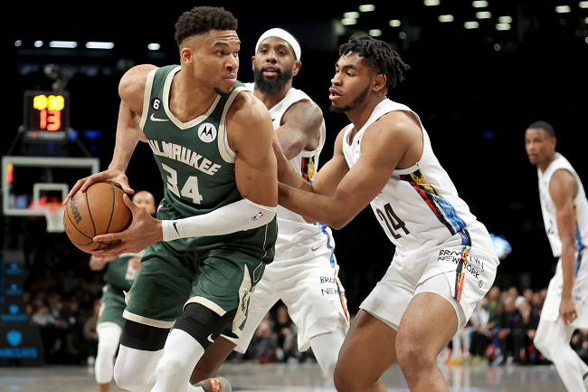 Milwaukee Bucks defeat Phoenix Suns to earn play-off spot