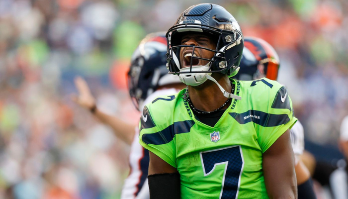 geno smith signs new contract deal