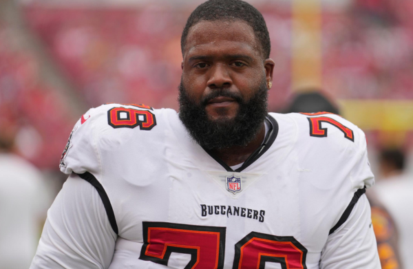 donovan smith signs with chiefs