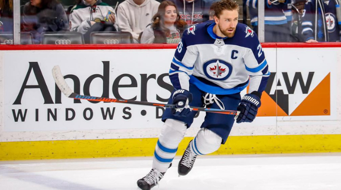 wheeler signs $800,000 contract