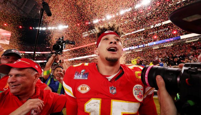 chiefs, hallmark collaborate to produce christmas movie